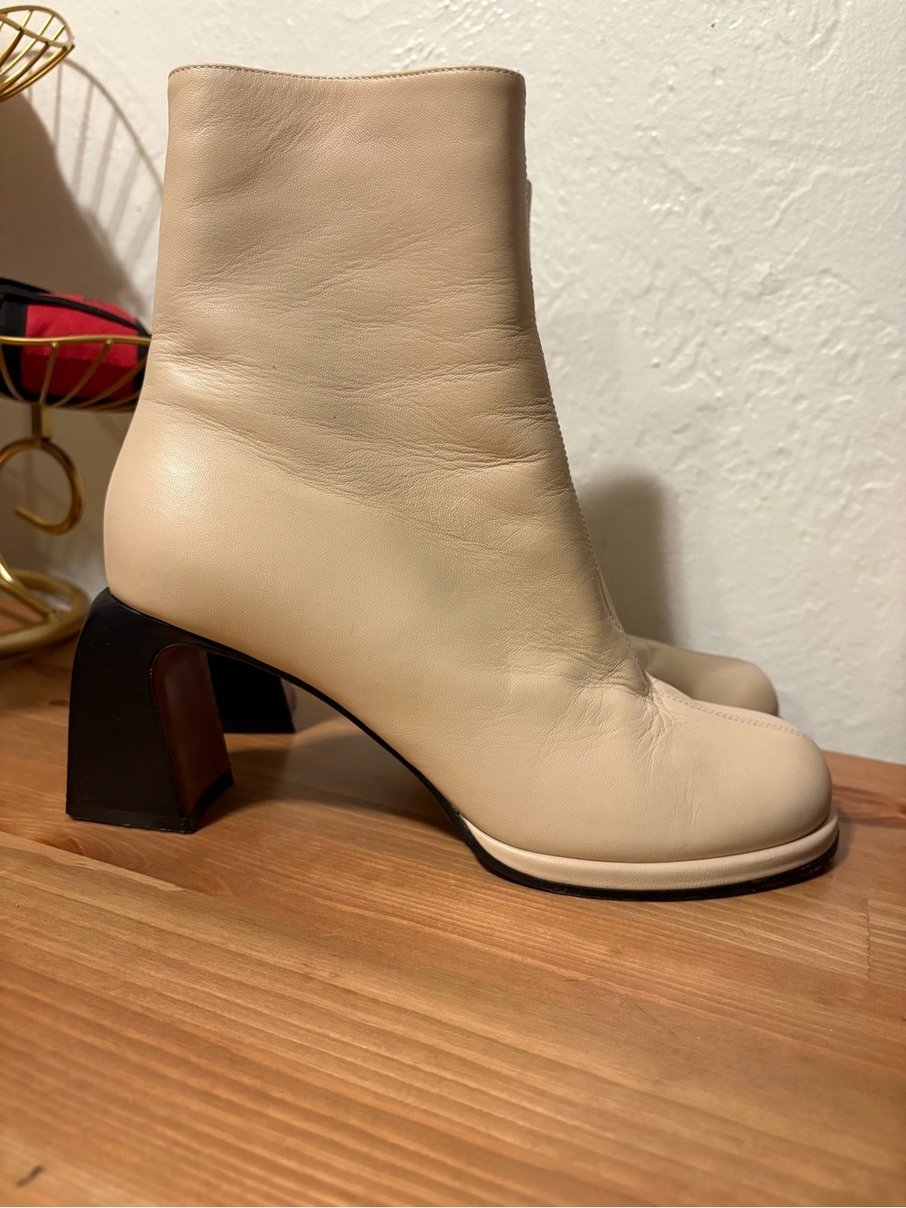 Many Atelier chae leather ankle boots in ivory